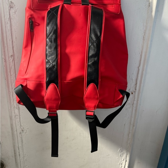 Hunter Bold Red Backpack - Picture 4 of 15